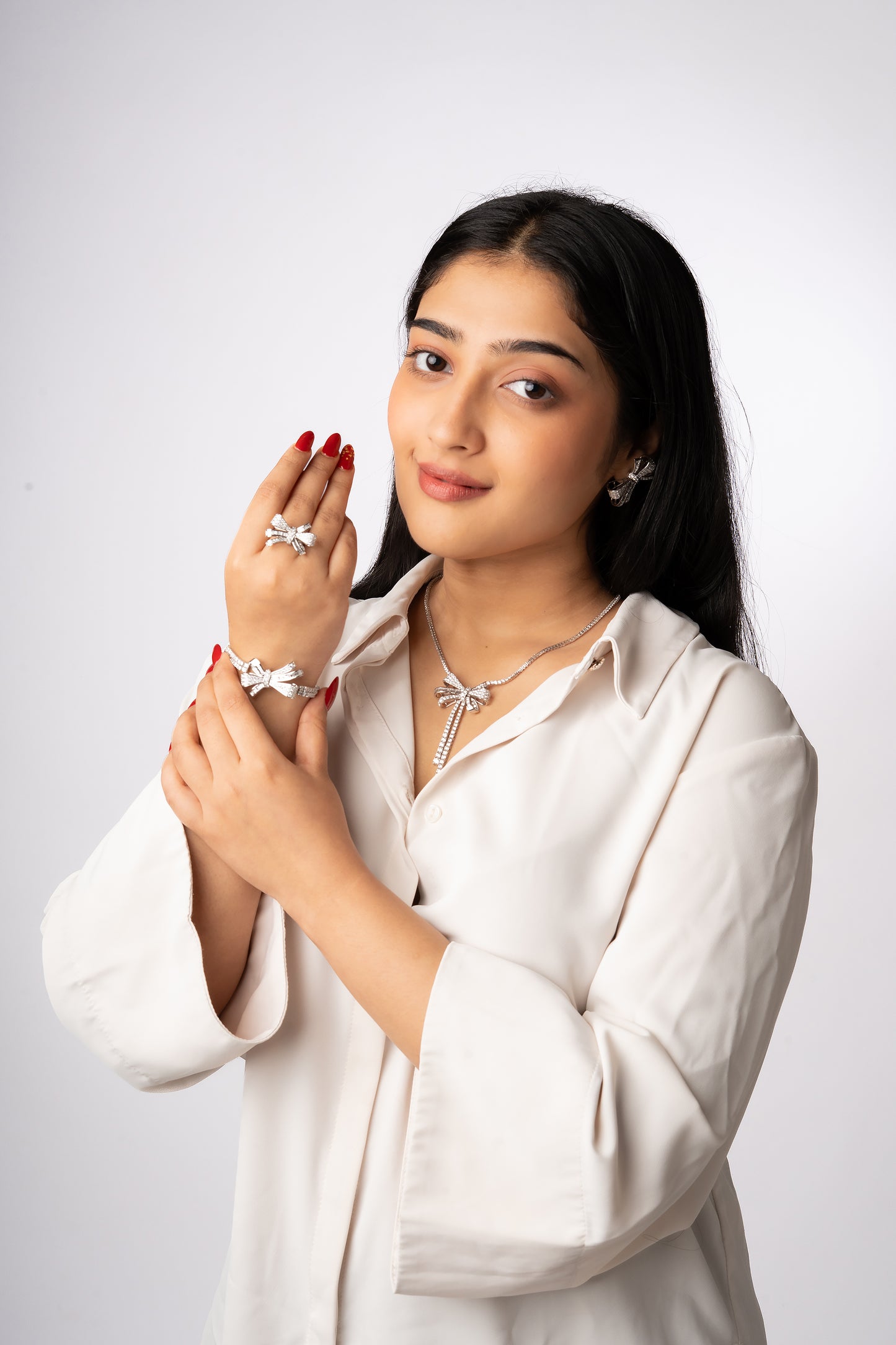 ETHEREAL BOW RING